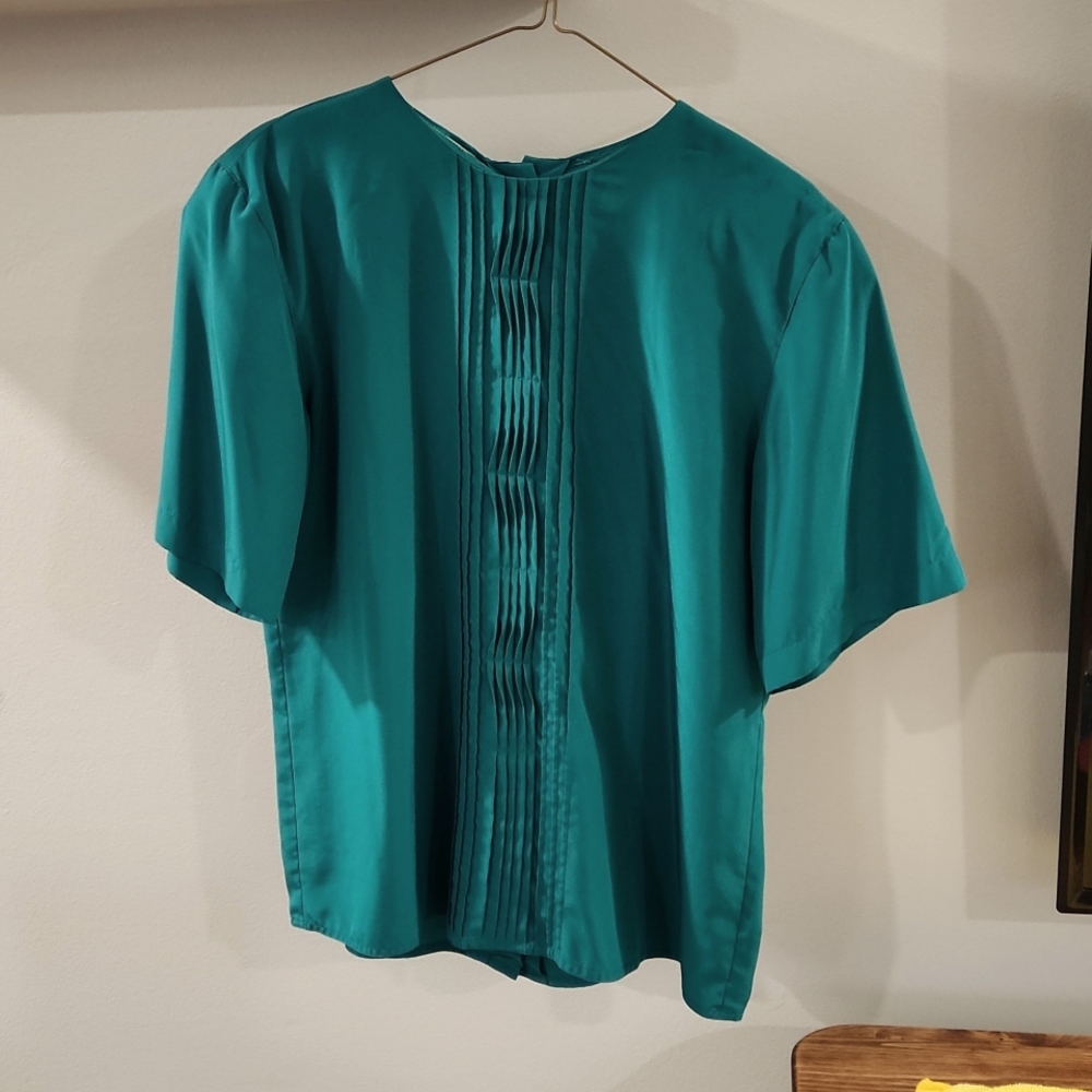 Vintage green short sleeved shirt by Jones New York, size 10